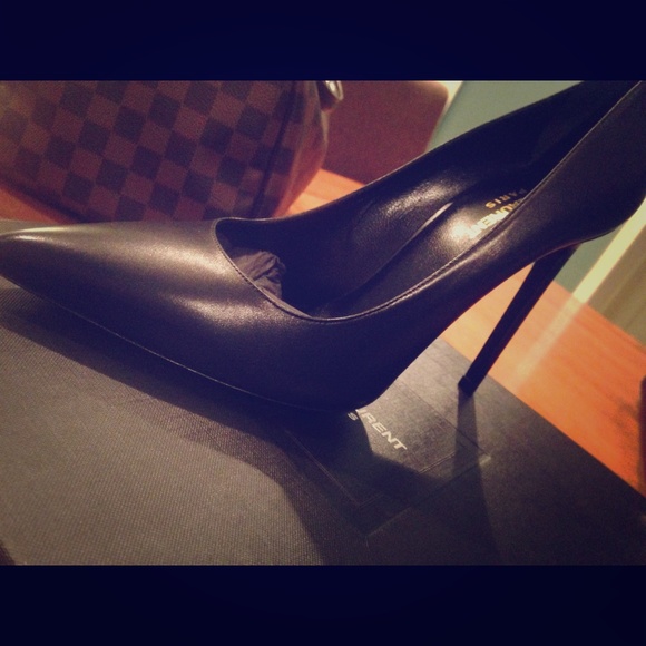 🚫Sold🚫 Saint Laurent Classic 105 pumps