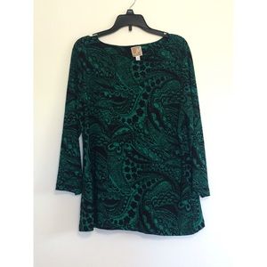 Long sleeve top bellbottom sleeves