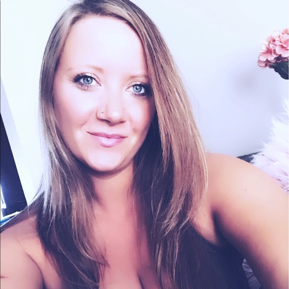 Meet your Posher, Ashley - Picture 2 of 2