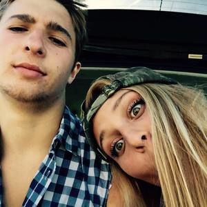 Meet your Posher, Chloe