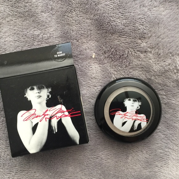 MAC Limited Edition Shadow