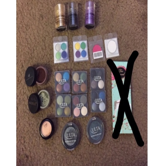 Eyeshadow bundle - Picture 1 of 3