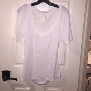 Cotton tee with lower back cut-out
