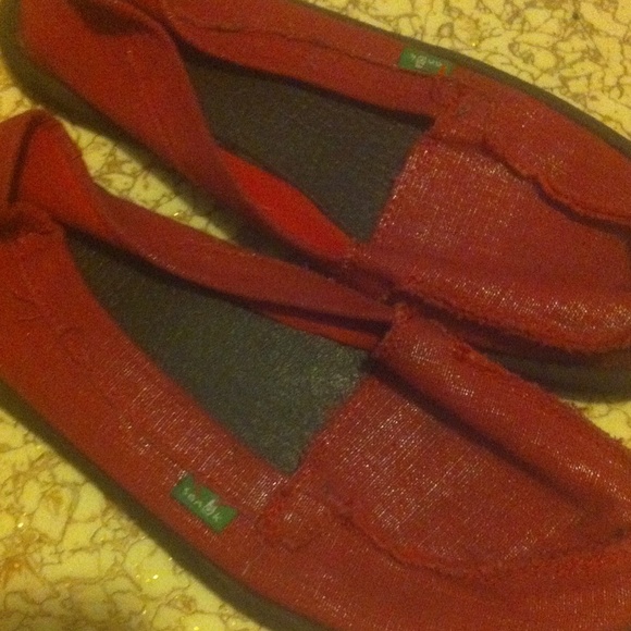 Sparkly red Sanuks!