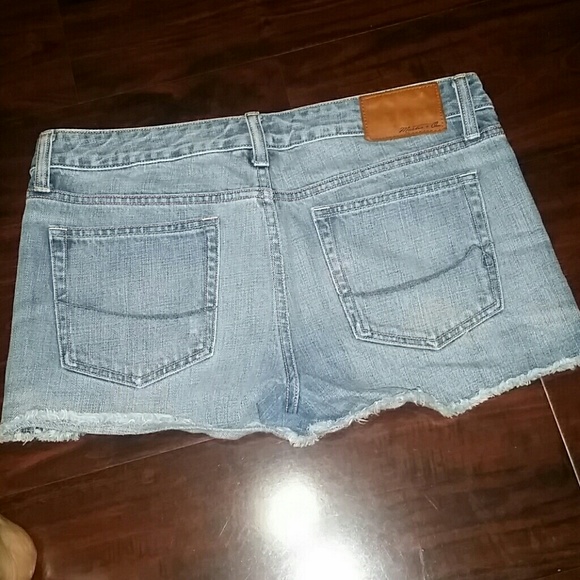 Denim shorts - Picture 3 of 3