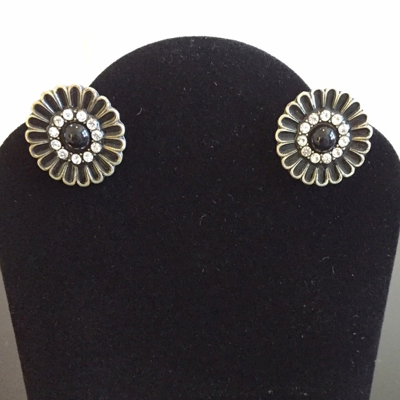 Final Price 🔴 Francesca's Flower Power Earrings