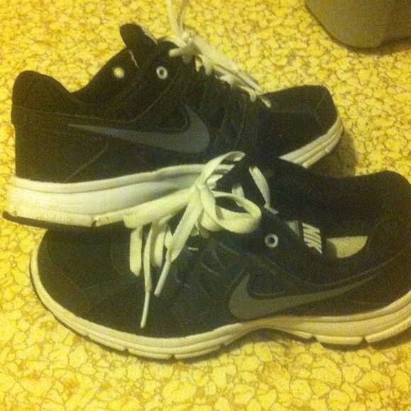Black and white Nike Relentless 2!