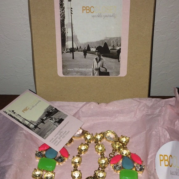 Crystal Cluster Colorful Statement Necklace - Picture 4 of 4