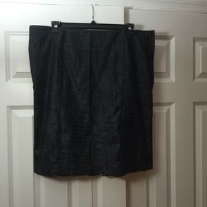 Knee length snake look skirt. Size 18W