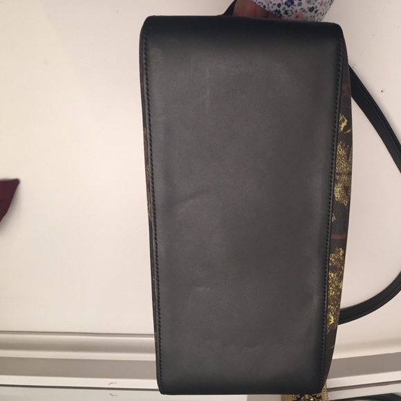 Kate spade Saturday half circle bag. - Picture 3 of 4