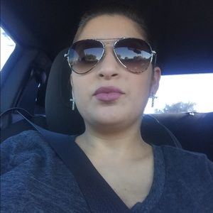 Meet your Posher, Priscilla