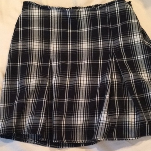 Brandy Melville Kaitlee Skirt NWOT