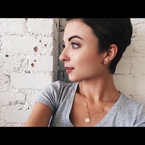 Meet your Posher, Caitlin