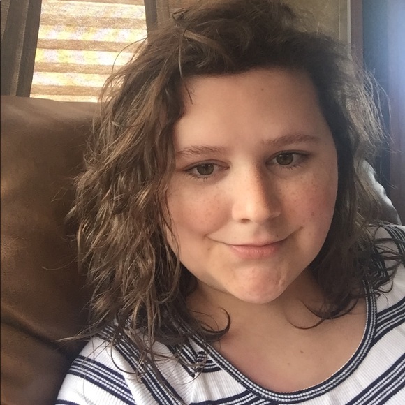 Meet your Posher, Karen - Picture 2 of 6