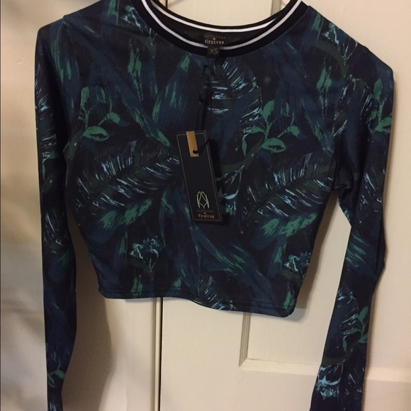 Brand new Rock and palm crop top - Picture 1 of 3