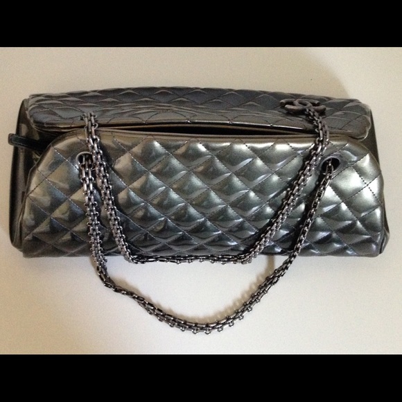 CHANEL
Mademoiselle Bowling Patent Leather Handbag - Picture 2 of 4