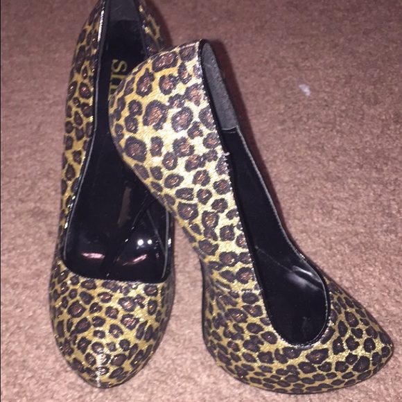 Shoes - Picture 2 of 4