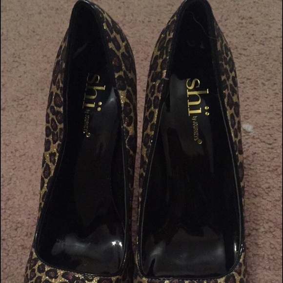 Shoes - Picture 3 of 4