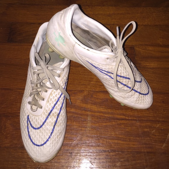 Soccer cleats
