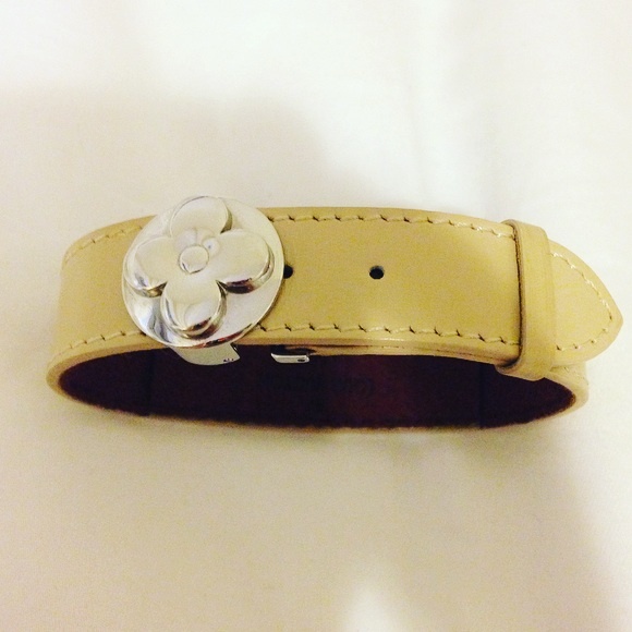 Louis Vuitton Cream Good Luck Bracelet - Picture 2 of 4