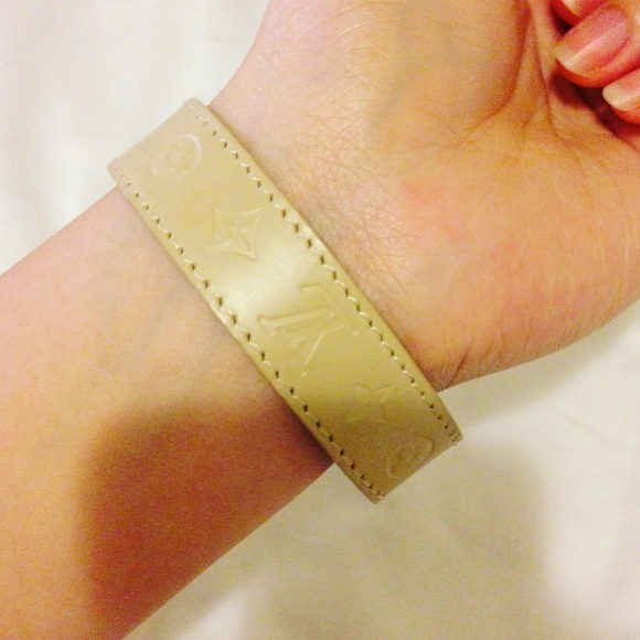 Louis Vuitton Cream Good Luck Bracelet - Picture 3 of 4