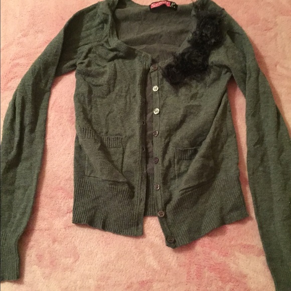 Cute Ruffled Cardigan - Picture 2 of 4