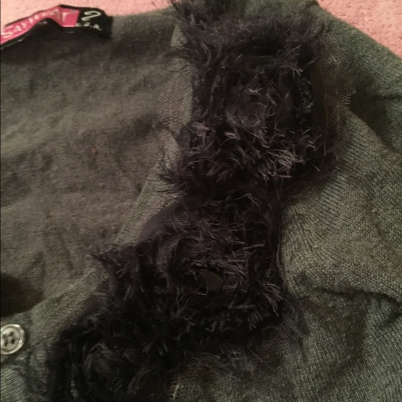 Cute Ruffled Cardigan - Picture 3 of 4