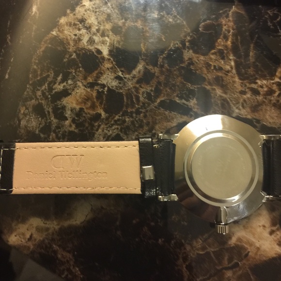 Daniel Wellington watch with black leather band - Picture 2 of 2