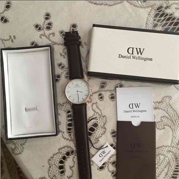 BNWT Daniel Wellington leather band gold watch