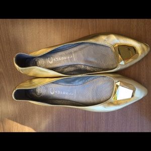 Gold flats