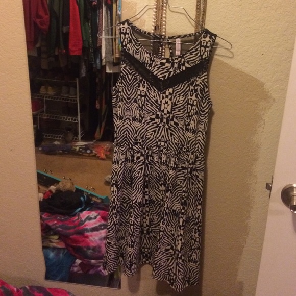 B&W patterned dress