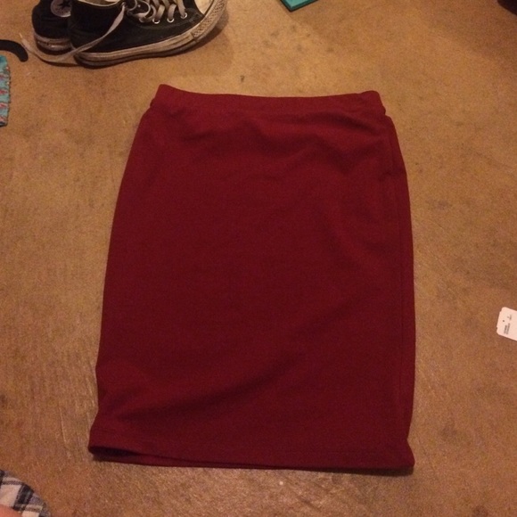 Stretchy pencil skirt MAROON