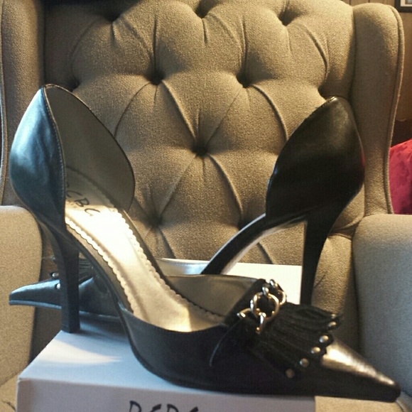 BCBG black dress shoes
