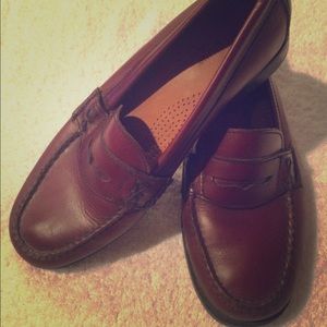 Ladies Bass Weejuns loafers