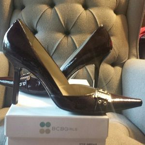 BCBG brown buckle shoes