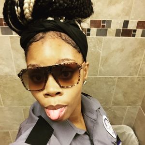 Meet your Posher, Alisha