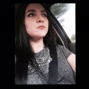 Meet your Posher, Abril