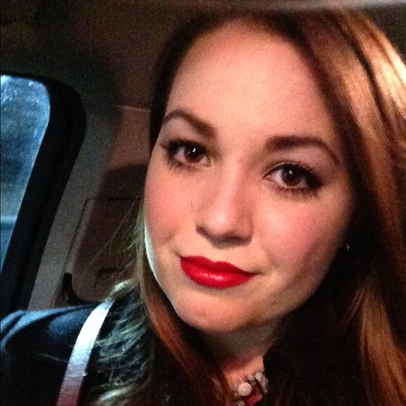 Meet your Posher, Caitlin - Picture 1 of 1