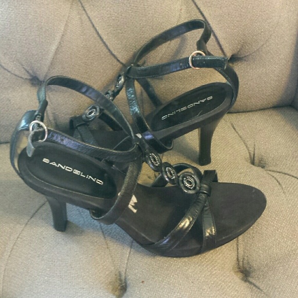 Bandolino black strappy sandals