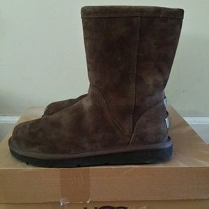 UGG