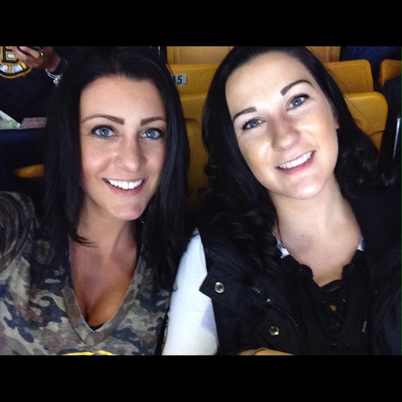 Meet your Posher, Hillary - Picture 3 of 4