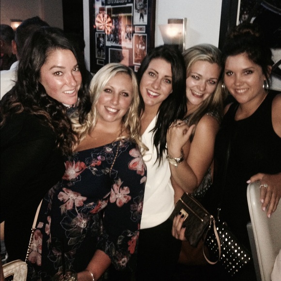 Meet your Posher, Hillary - Picture 4 of 4