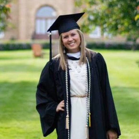 Meet your Posher, Claire