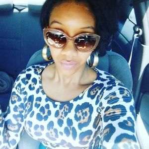 Meet your Posher, Alexis