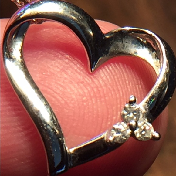 Jarreds Jewelry - 💚FLASH SALE!💙14K DIAMOND FLOATING HEART NECKLACE