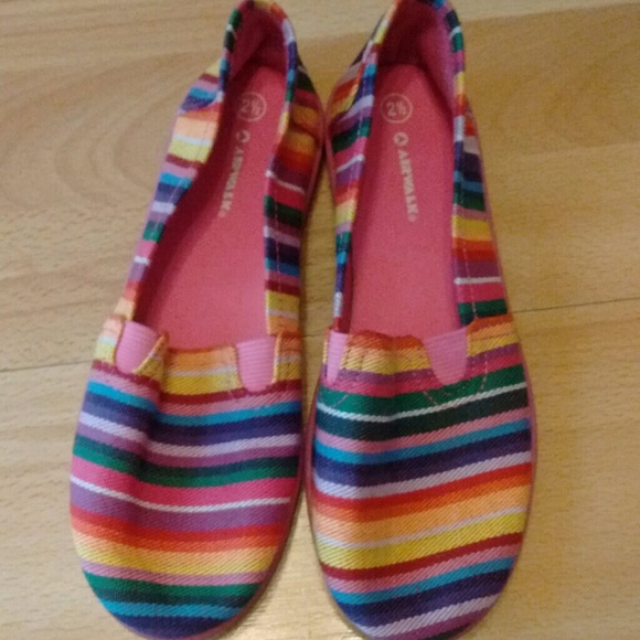 Size 2.5 Airwalk "Toms"
