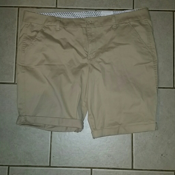 Khaki Bermuda shorts