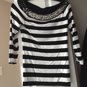 Black house white market blouse-  detailed collar