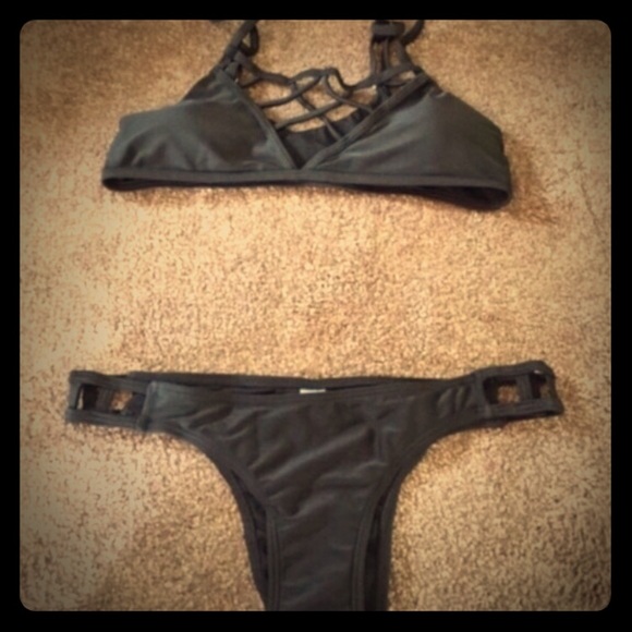 Black Kylie Jenner bikini
