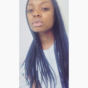 Meet your Posher, Kiona